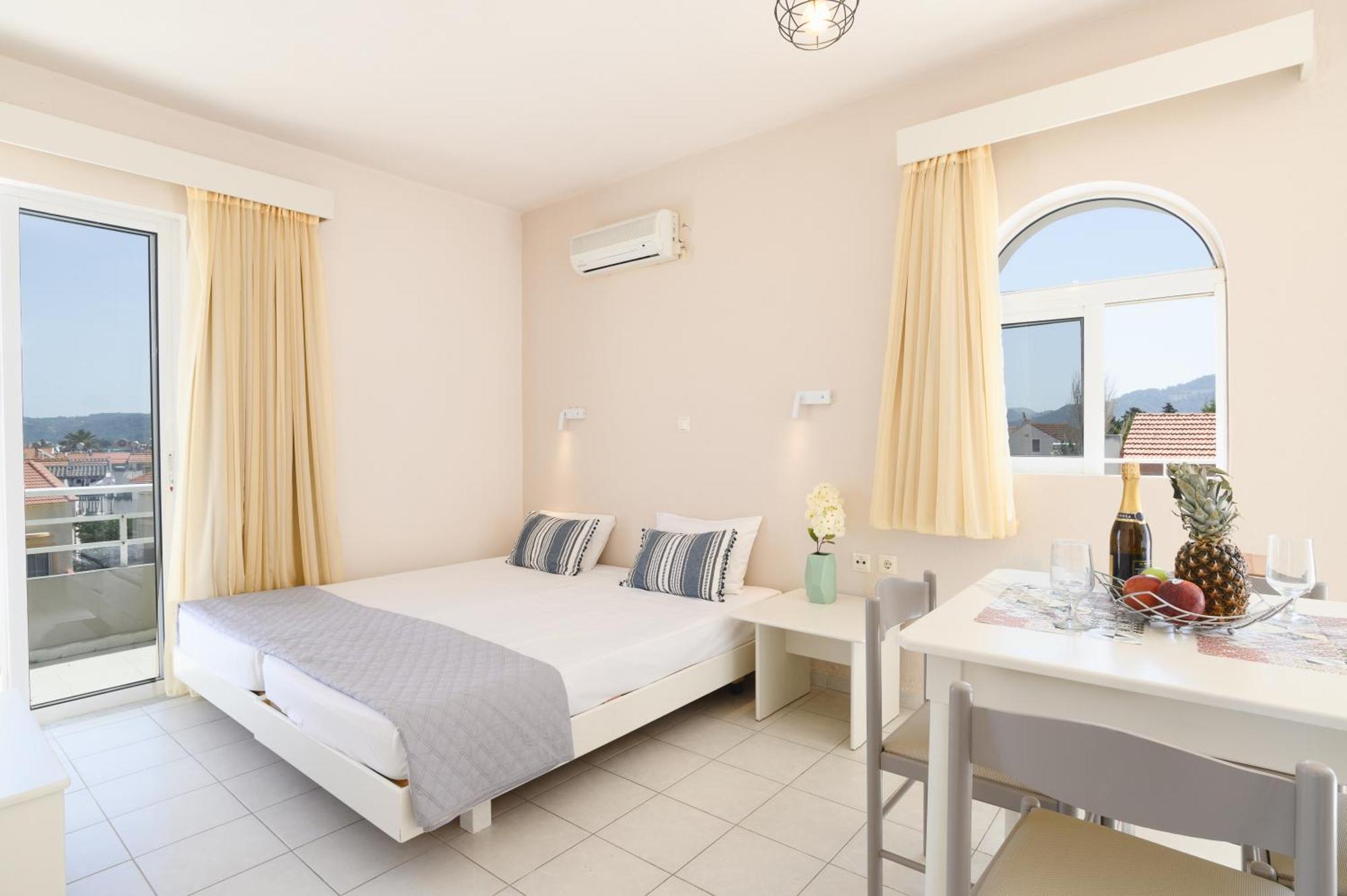 Eugenia Studios & Apartments Іялісос Екстер'єр фото